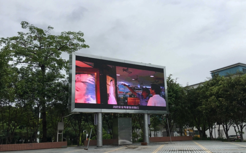 成都LED顯示屏：探索防護(hù)壁壘，防水防塵技術(shù)剖析